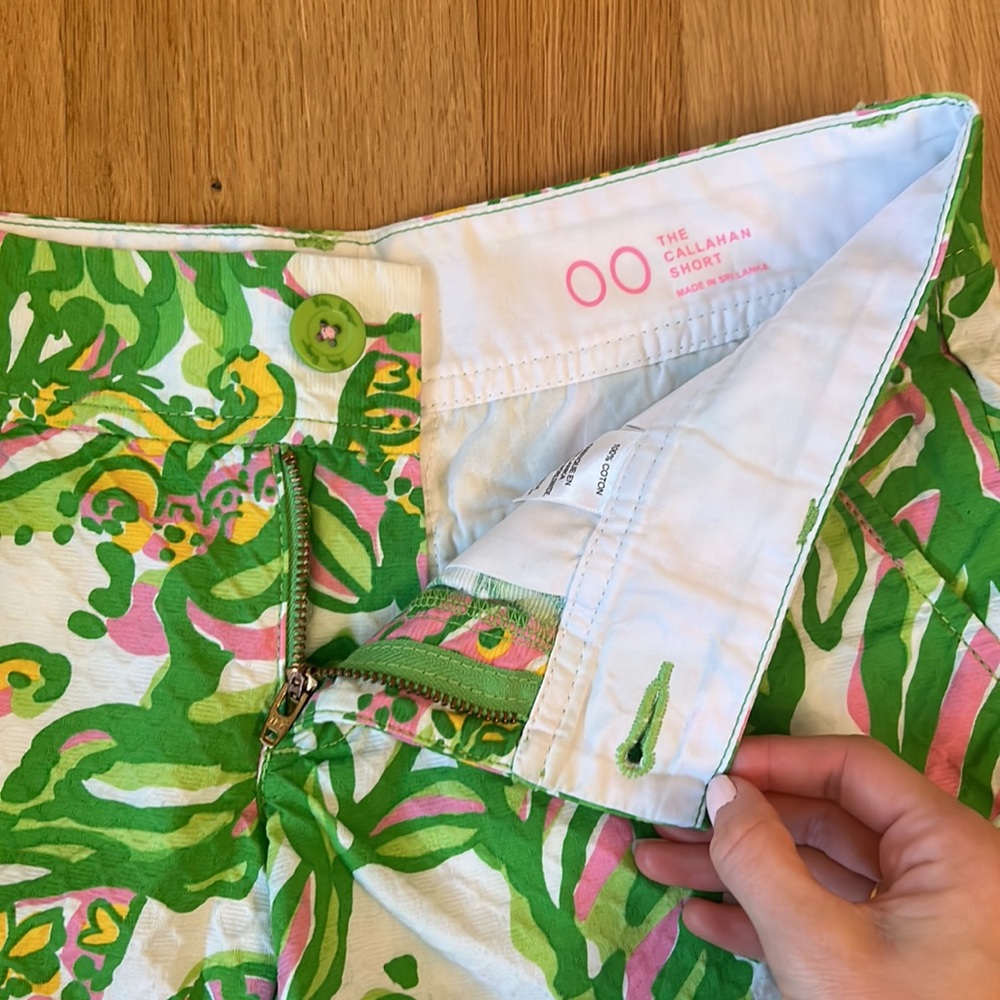 Lilly Pulitzer White Seeing Pink, Green, Yellow Elephant Callahan Shorts Size 00 - Picture 11 of 14